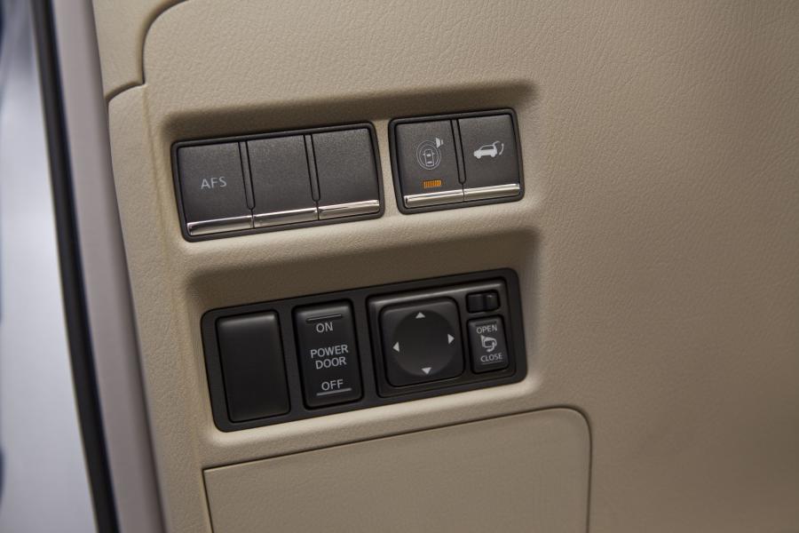  Infiniti QX56 2011 года  (фото 27 из 74)